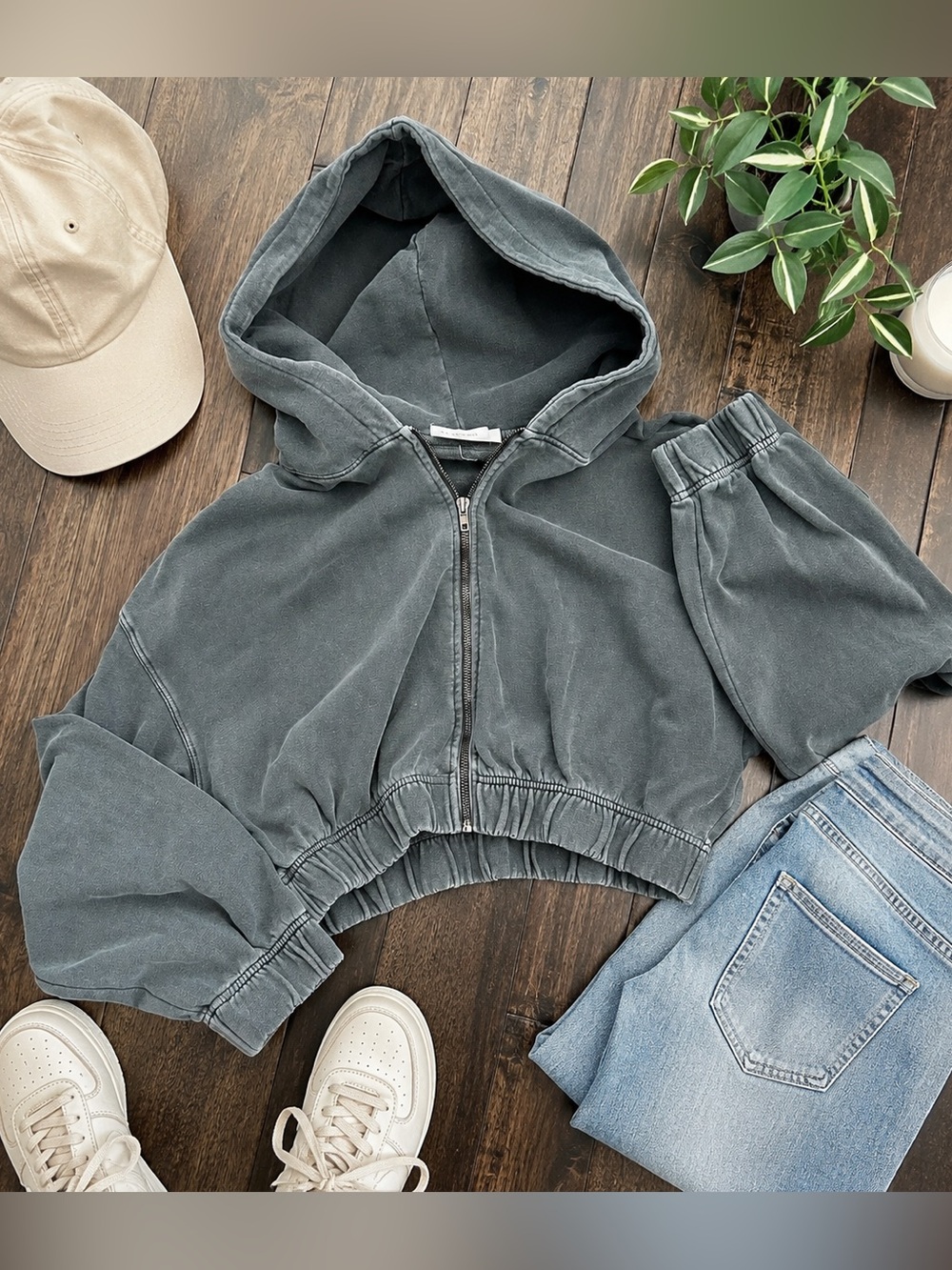Talentless Women’s Large Washed Gray Cropped Zip Up Hoodie